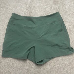 Patagonia women’s happy hike shorts -4” kale green large